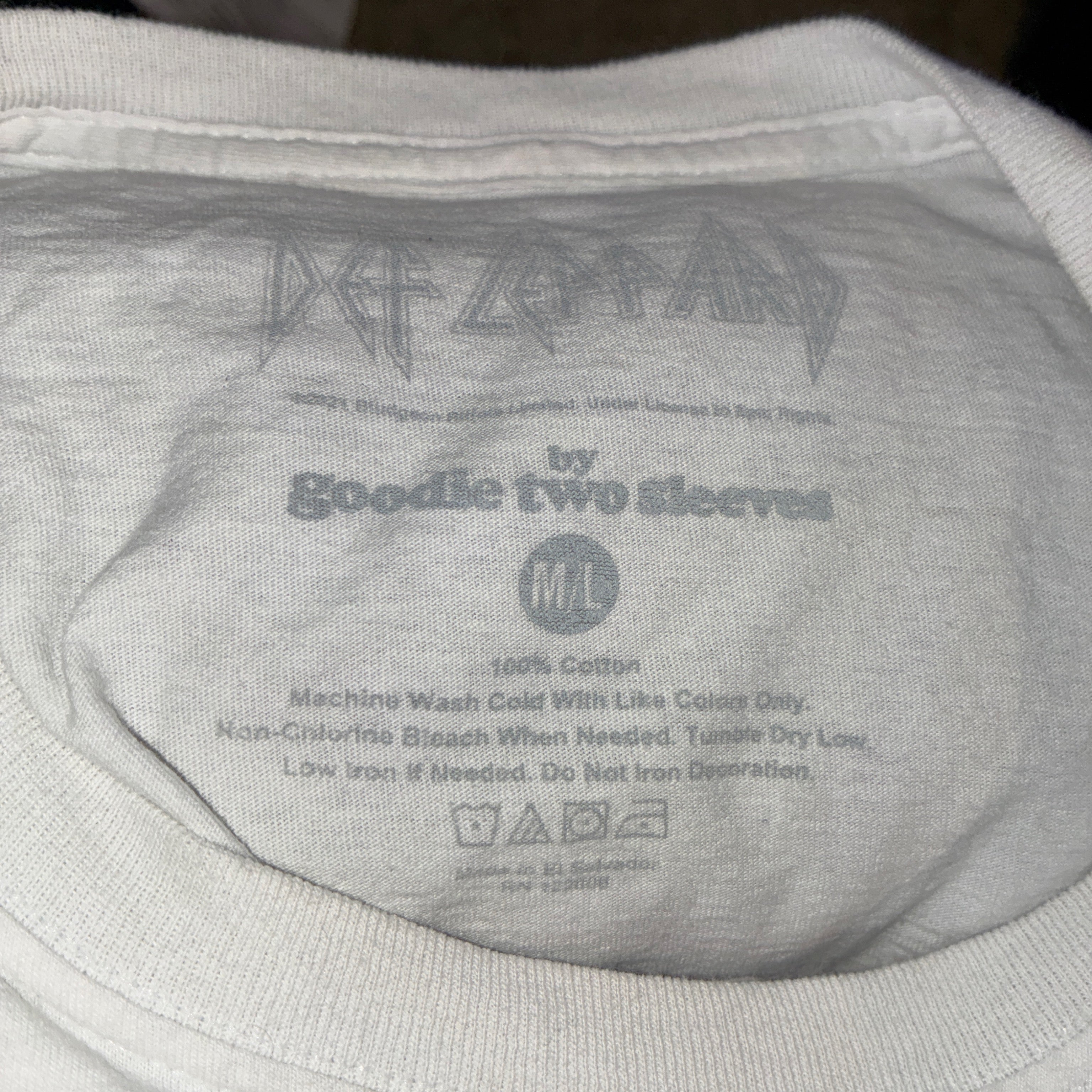Def Lepard graphic tee